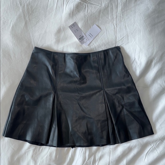 Abercrombie & Fitch Dresses & Skirts - Abercrombie & Fitch Black Mini A-line Pleated Skirt size small NWT